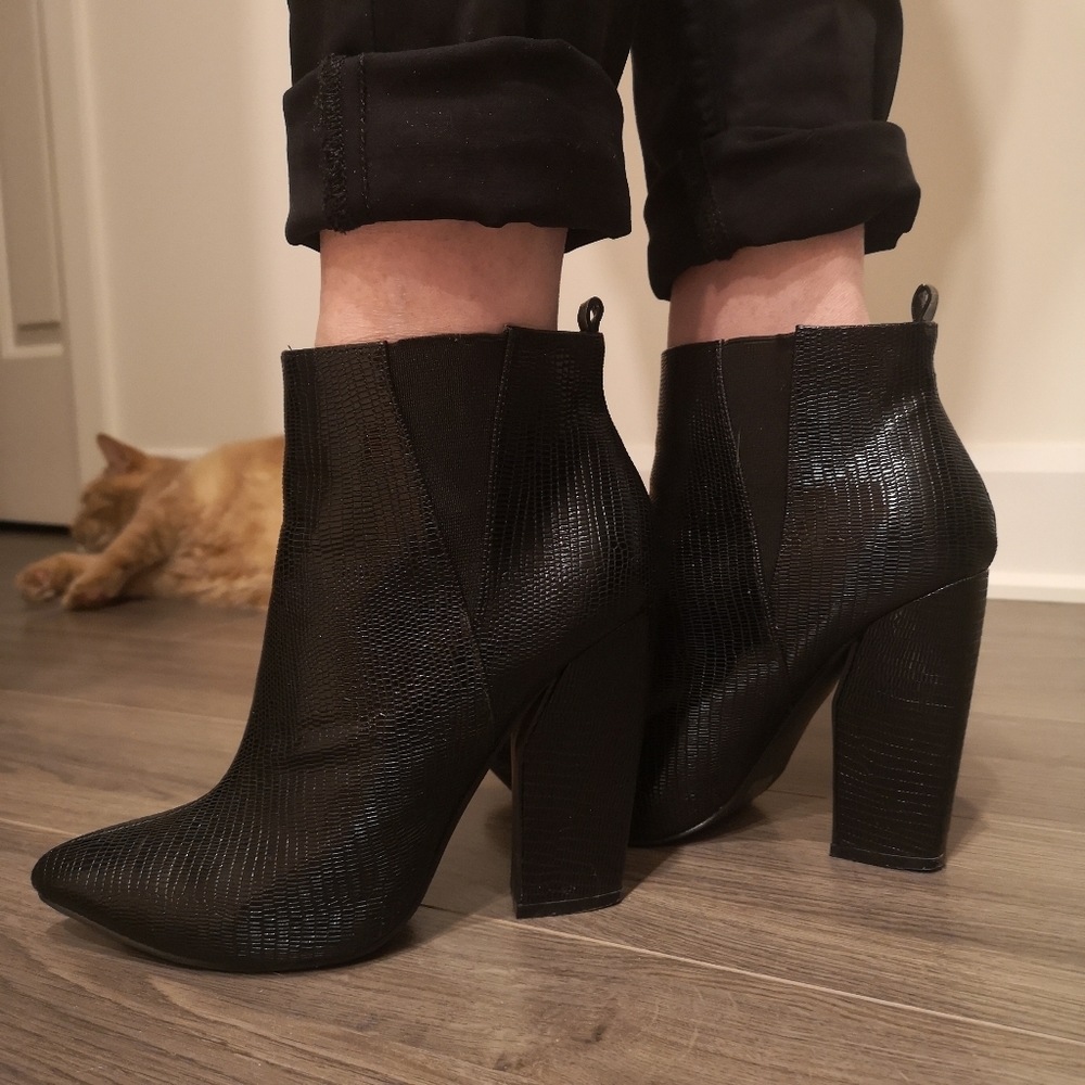 .Machi "Mila" / Snake/ Pointed Toe/ Ankle Booties